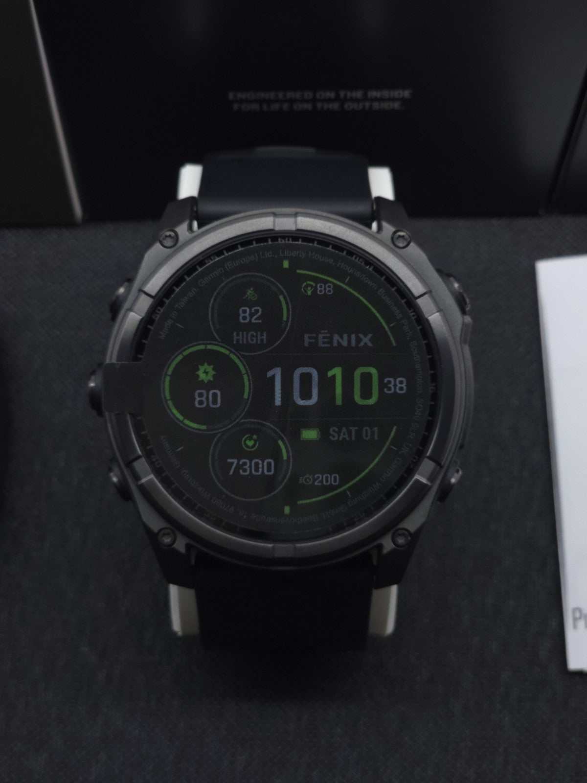 Garmin Fenix 8 Sapphire Solar 51mm Carbon Gray DLC Titanium Black Silicone Band