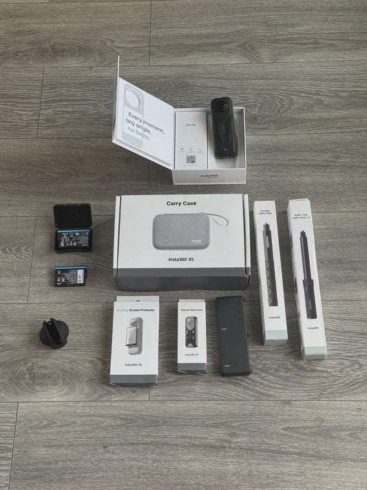 Insta360 X5, Essentials Bundle, 2 Battties in Excellent condition