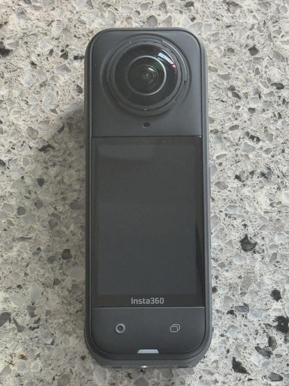 Insta360 X5, Essentials Bundle, 2 Battties in Excellent condition