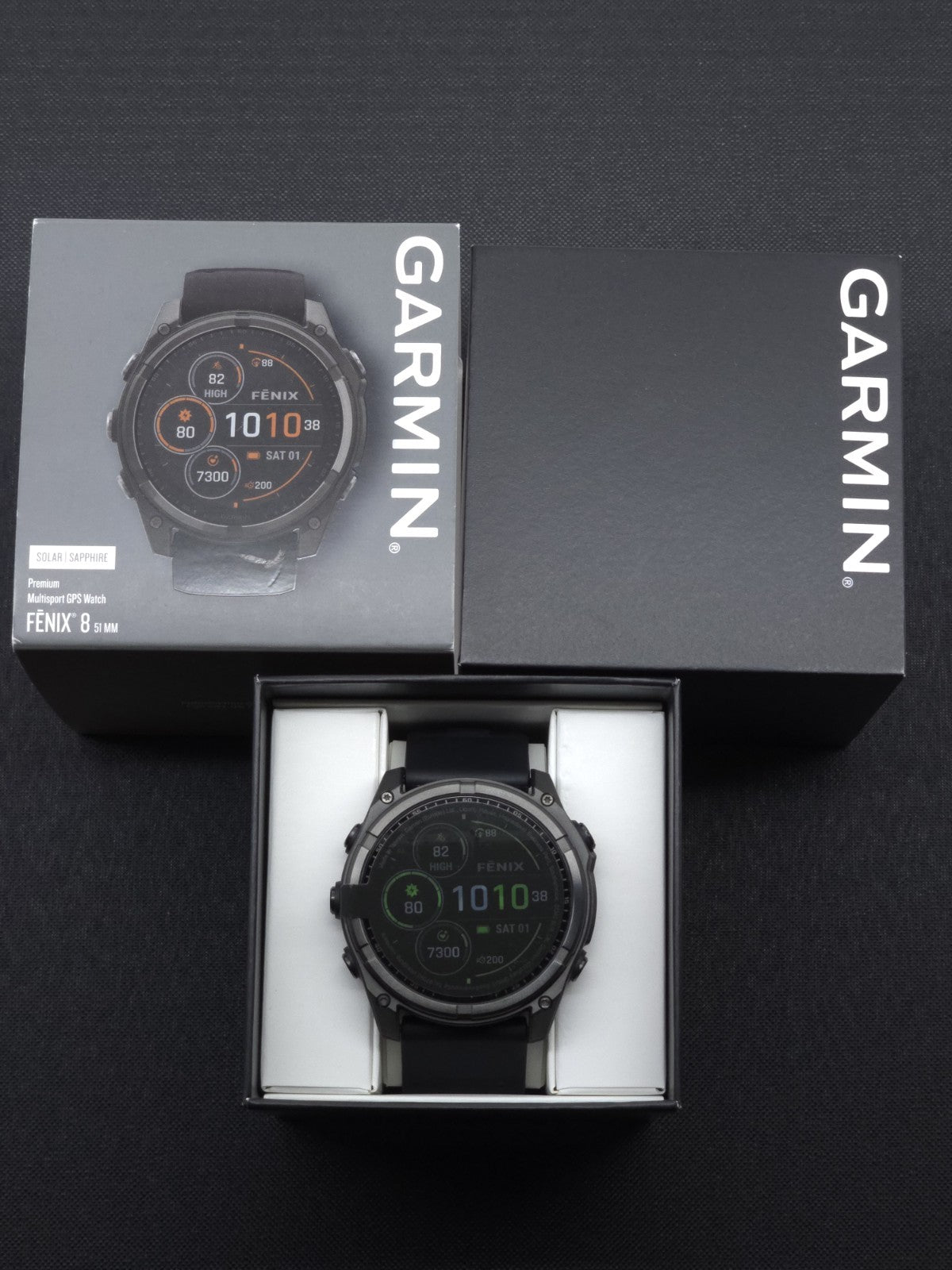 Garmin Fenix 8 Sapphire Solar 51mm Carbon Gray DLC Titanium Black Silicone Band
