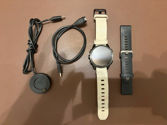 Garmin Fenix 8 AMOLED - 43mm Carbon Gray DLC